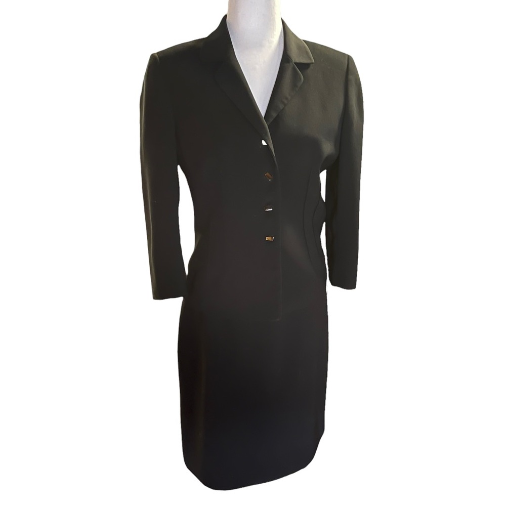 Tahari Arthur s levine blazer & skirt set